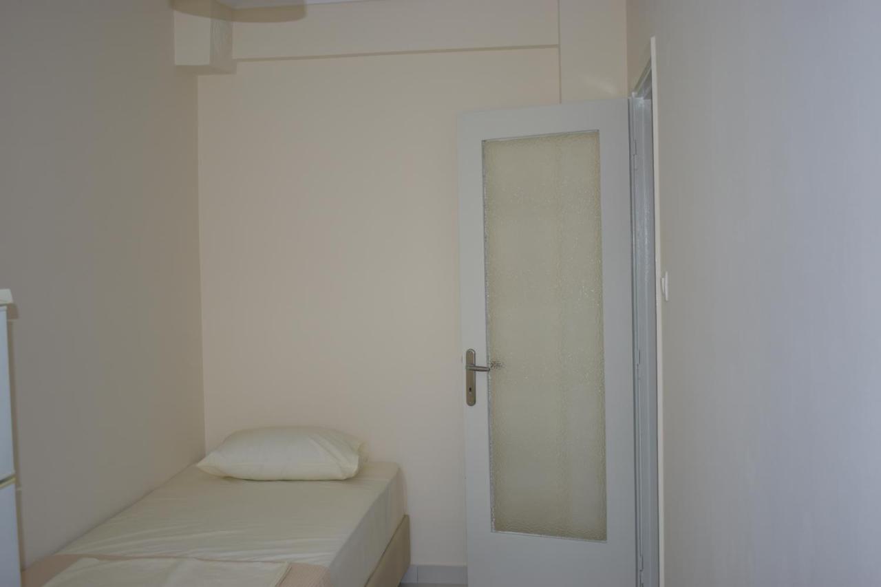 Nearby The Sea Apartment Аспровалта Екстериор снимка