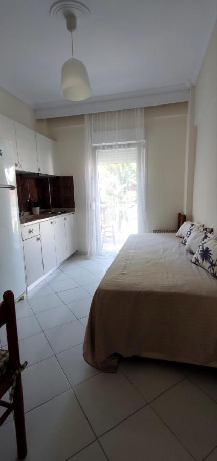 Nearby The Sea Apartment Аспровалта Екстериор снимка